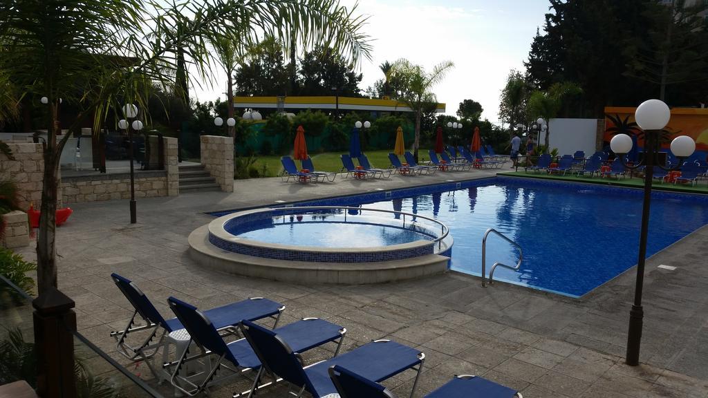 The Caravel Hotel Limassol Kültér fotó